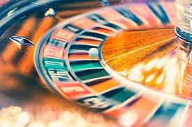 Antarmuka platform raja bandot menampilkan berbagai permainan dan fitur sportsbook